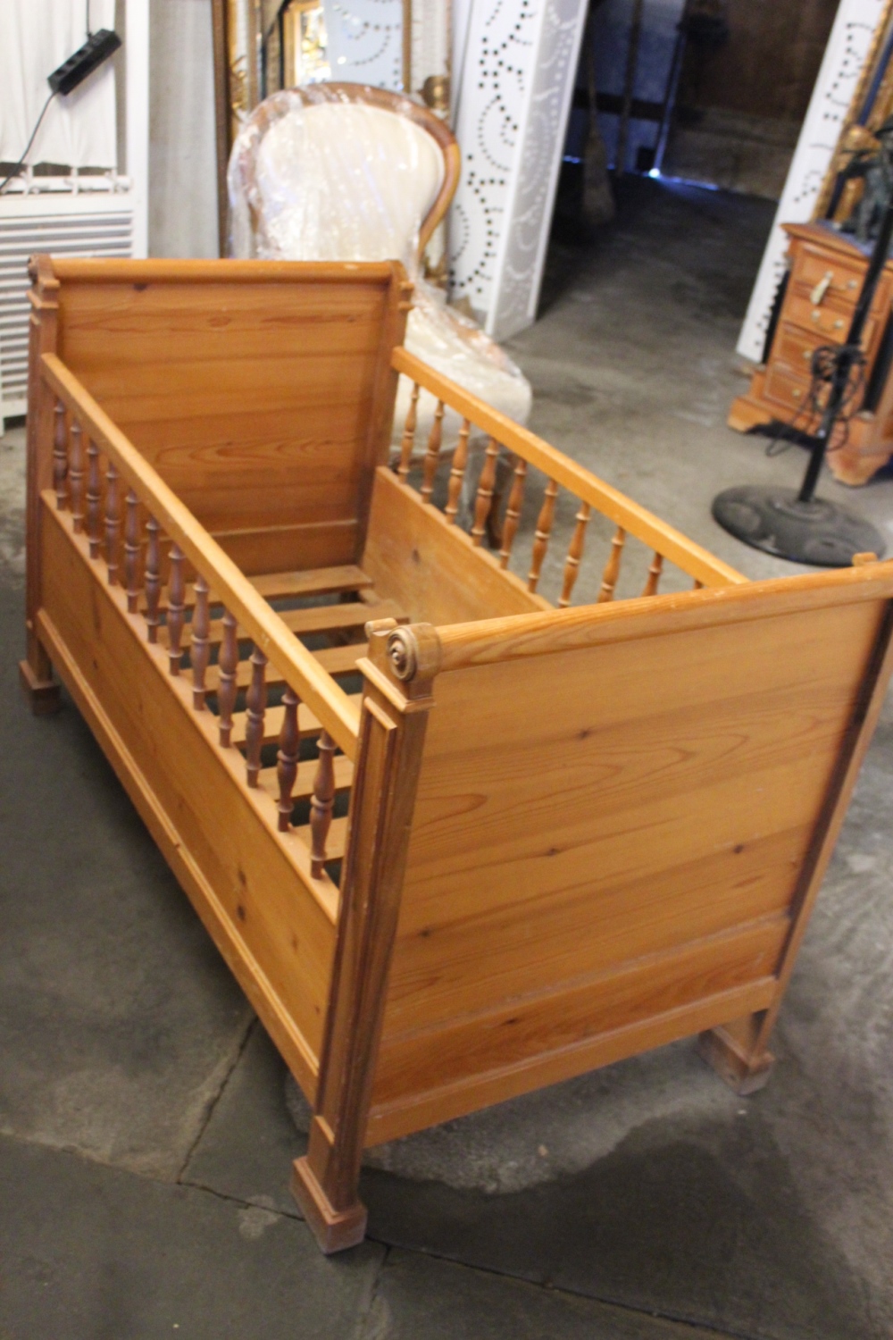 Kinderbett Tanne-Nussbaum /verkauft