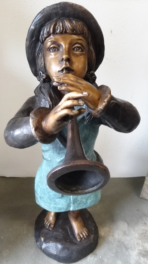 Bronzefigur Trompetenspielerin