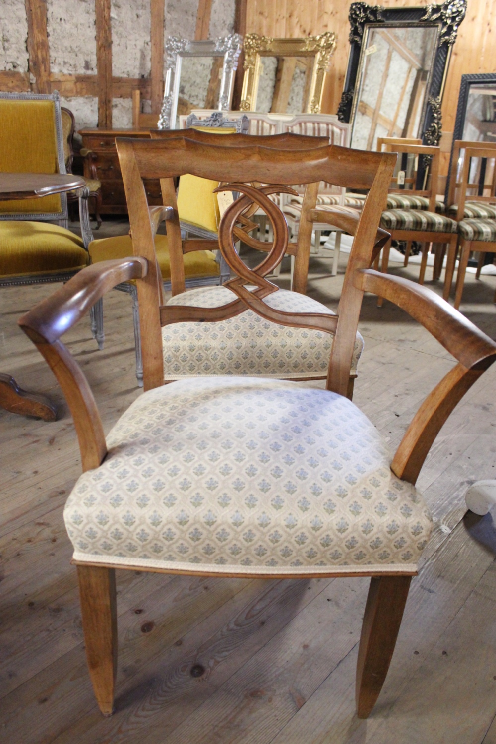 Stühle Biedermeier mit Seitenlehne Nussbaum / verkauft